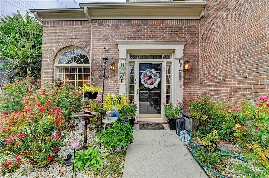 3 bed, 2.5 bath, 2425 sqft, $3,500 — Photo 4