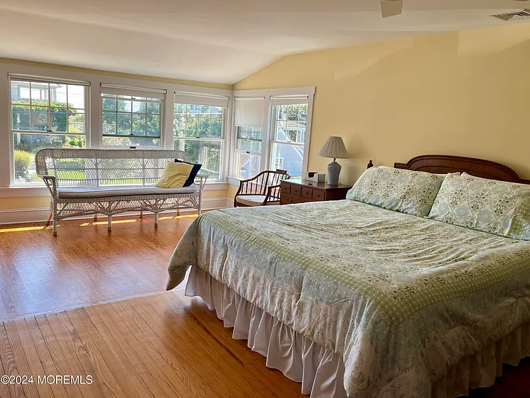 724 East Ave — Photo 12