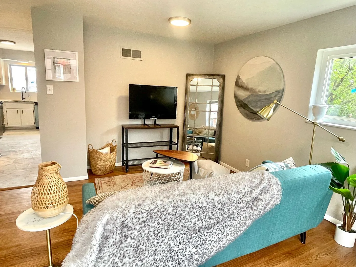 Newly Remodeled Apartment for Rent in South City! — Photo 2