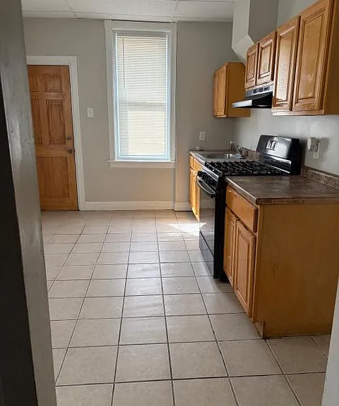 950 N Saint Bernard St — Photo 1