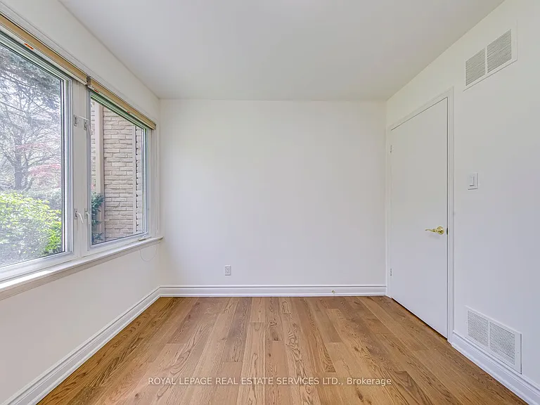 1463 Albion Ave — Photo 17