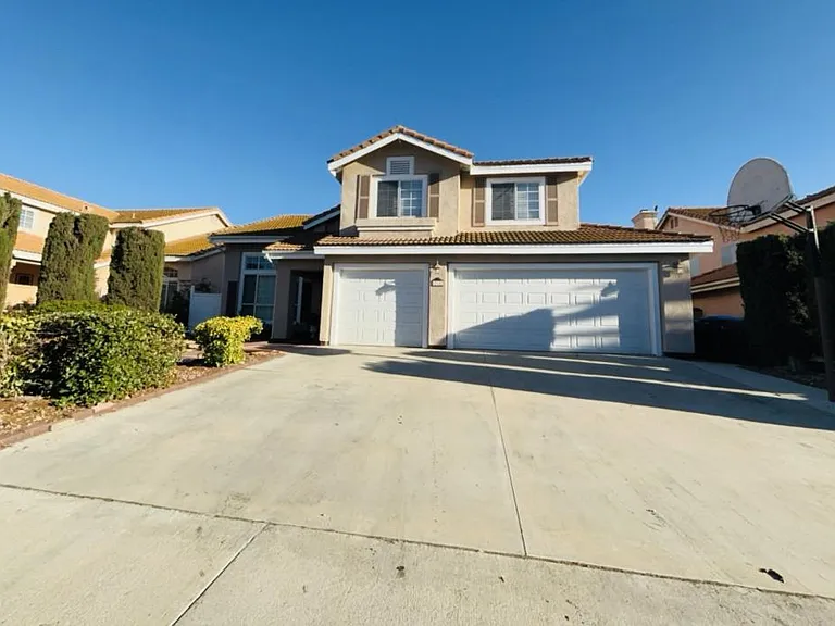 22681 Belaire Dr — Photo 1