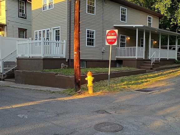 2nd image of 652 Baker St