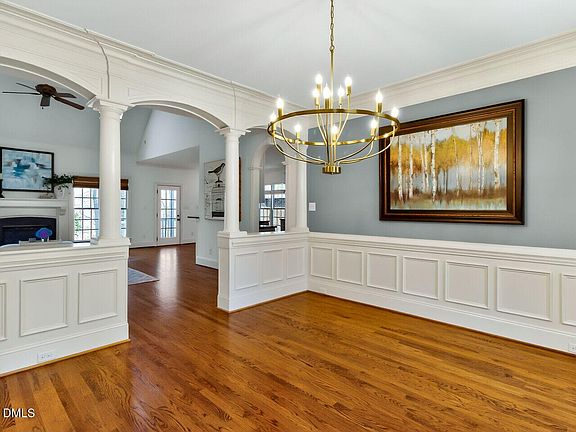 3rd image of 120 Holly Glade Cir