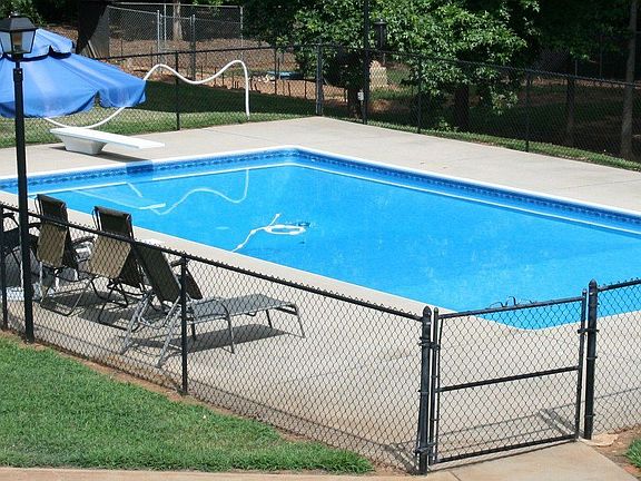 18' X 36' In ground Pool