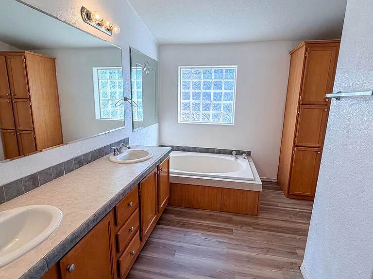 25120 Charina Ln — Photo 23