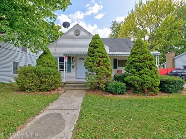 8247 Miller Rd, Swartz Creek, MI 48473