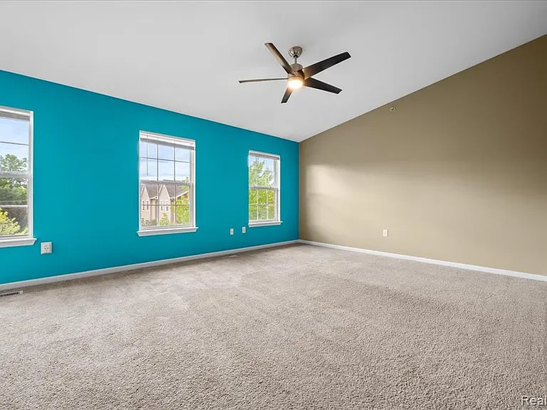 22684 Goddard Rd — Photo 14