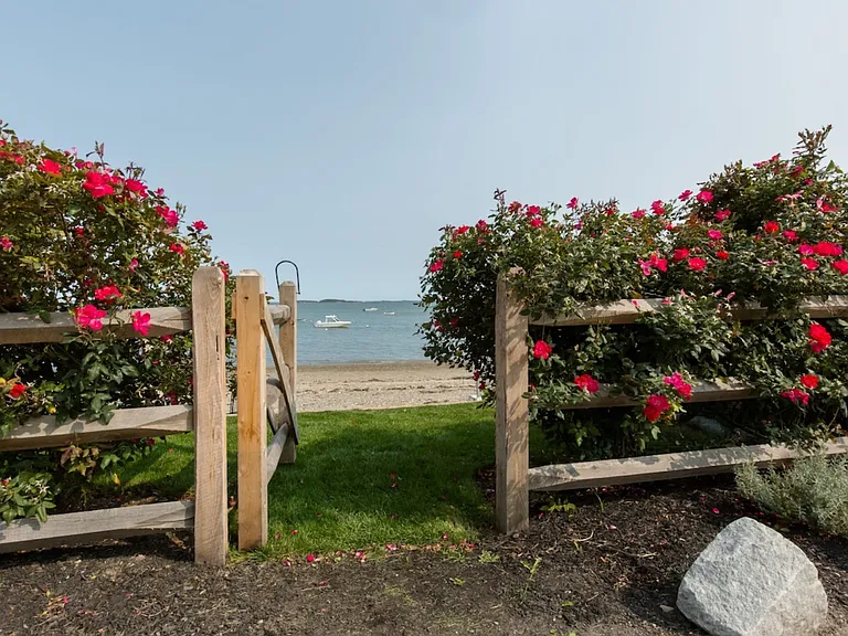 Beach Front Private Access.
The ocean awaits!