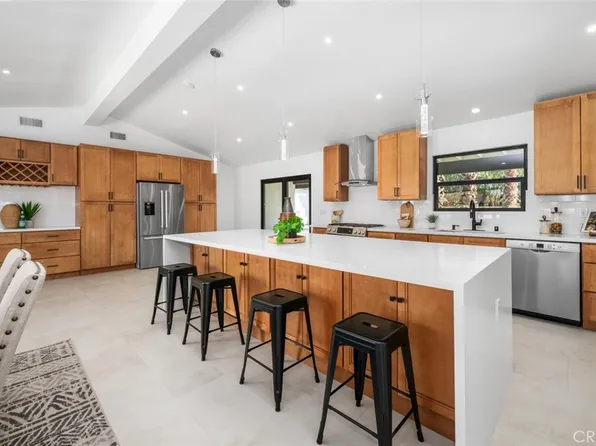 2890 N Farrell Dr, Palm Springs, CA 92262