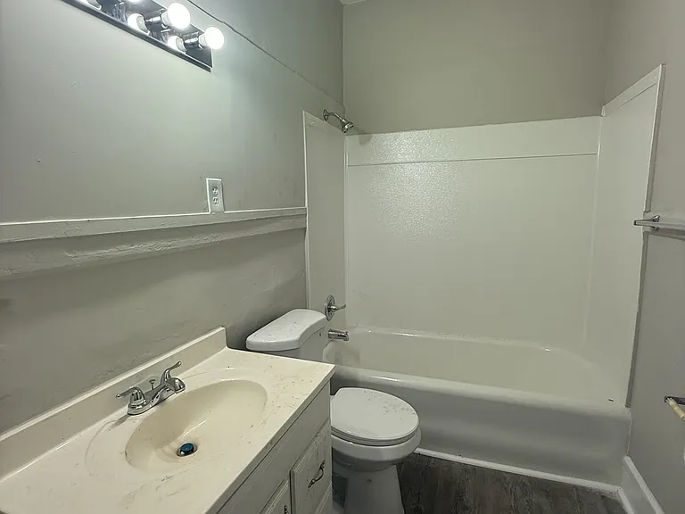 1698 Dennison Ave SW — Photo 4