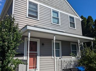 27 Fenner Ave, Middletown, RI 02840