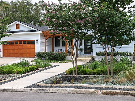 3rd image of 1850 Flamingo Dr