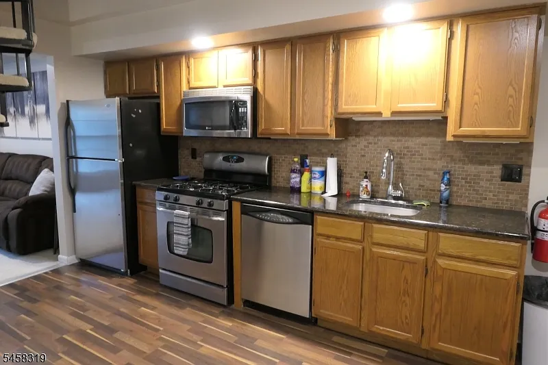 1 bed, 1.0 bath, $2,000 — Photo 2