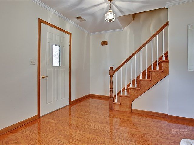 1st image of 70 Knightsbridge Dr