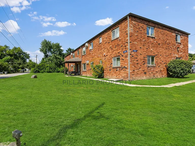 2345 Perkins Ave — Photo 4