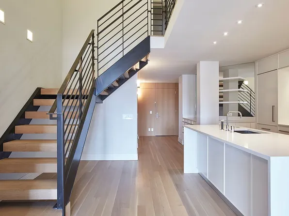 421 Hudson St APT 807, New York, NY 10014