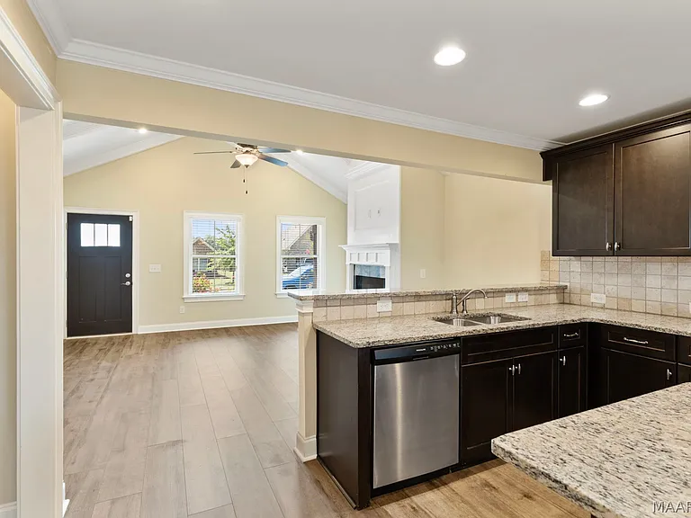 1005 Allison Dr — Photo 6