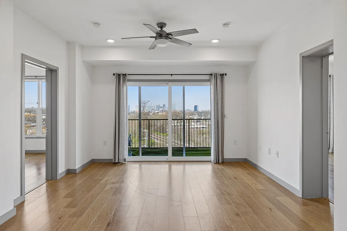 Building Photo - 400 Herron Dr #418