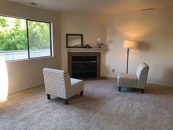 5th image of 253 Green Meadow Dr APT D