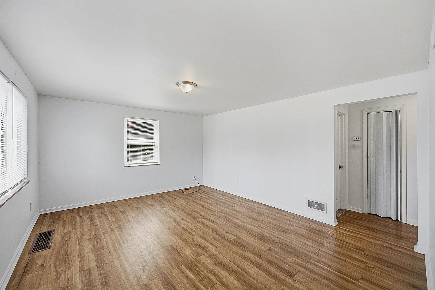 2 bed, 910 sqft, $1,250 — Photo 3