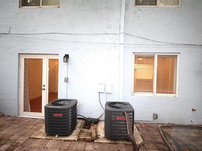 820 NE 28th St #2 — Photo 19