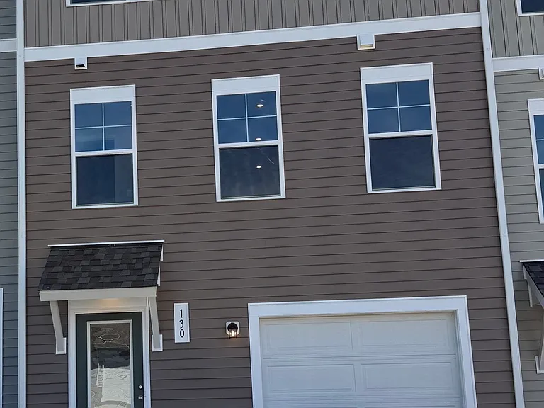 130 Saxon St — Photo 25