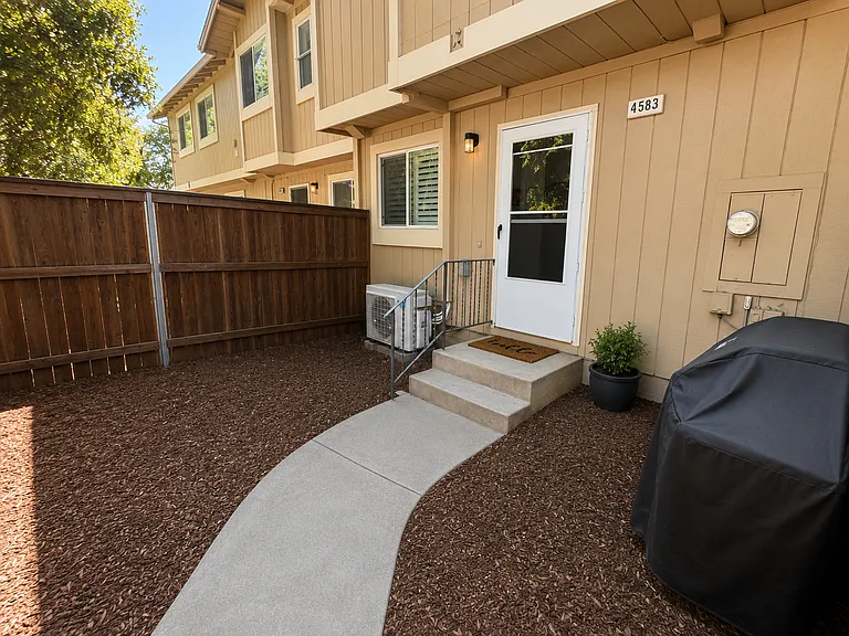 4583 Harbor Ln — Photo 19