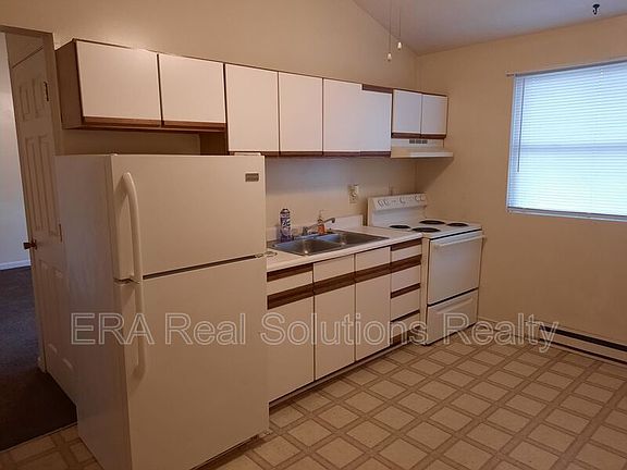 4th image of 245 Sycamore St #12