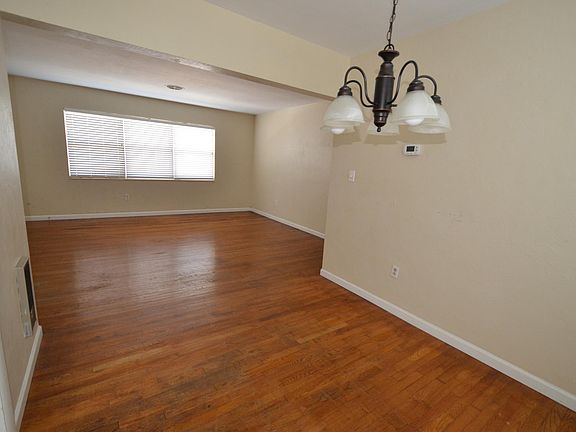4th image of 570 12th Ave NE