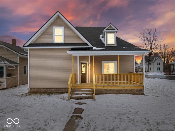 929 W 3rd St, Rushville, IN 46173
