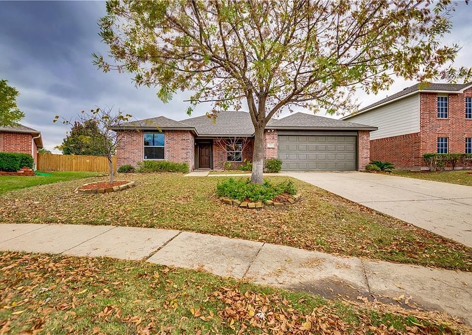 1st image of 906 Bayview Dr