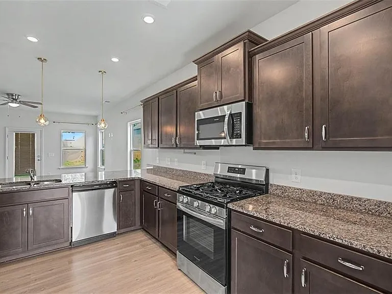 514 Denton Dr — Photo 14