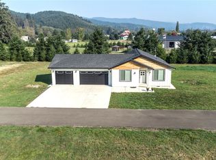 37 Nature Loop, Cathlamet, WA 98612