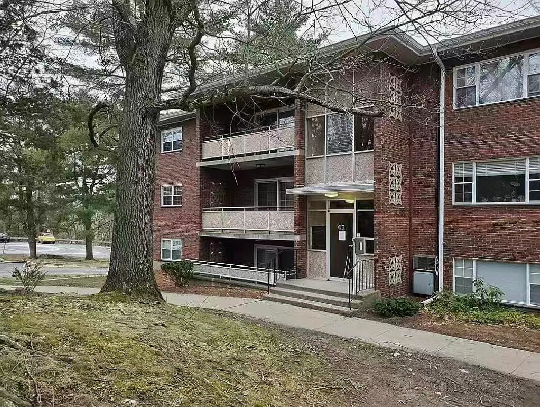 2 bed, 910 sqft, $2,300 — Photo 2