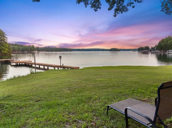 9070 Fairview Church Rd, Seneca, SC 29672