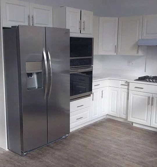 11608 Penfield Ln NE — Photo 10