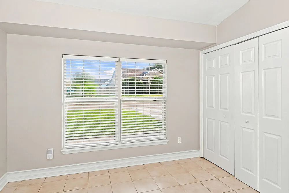 3 bed, 2.0 bath, 1275 sqft, $1,900 — Photo 3