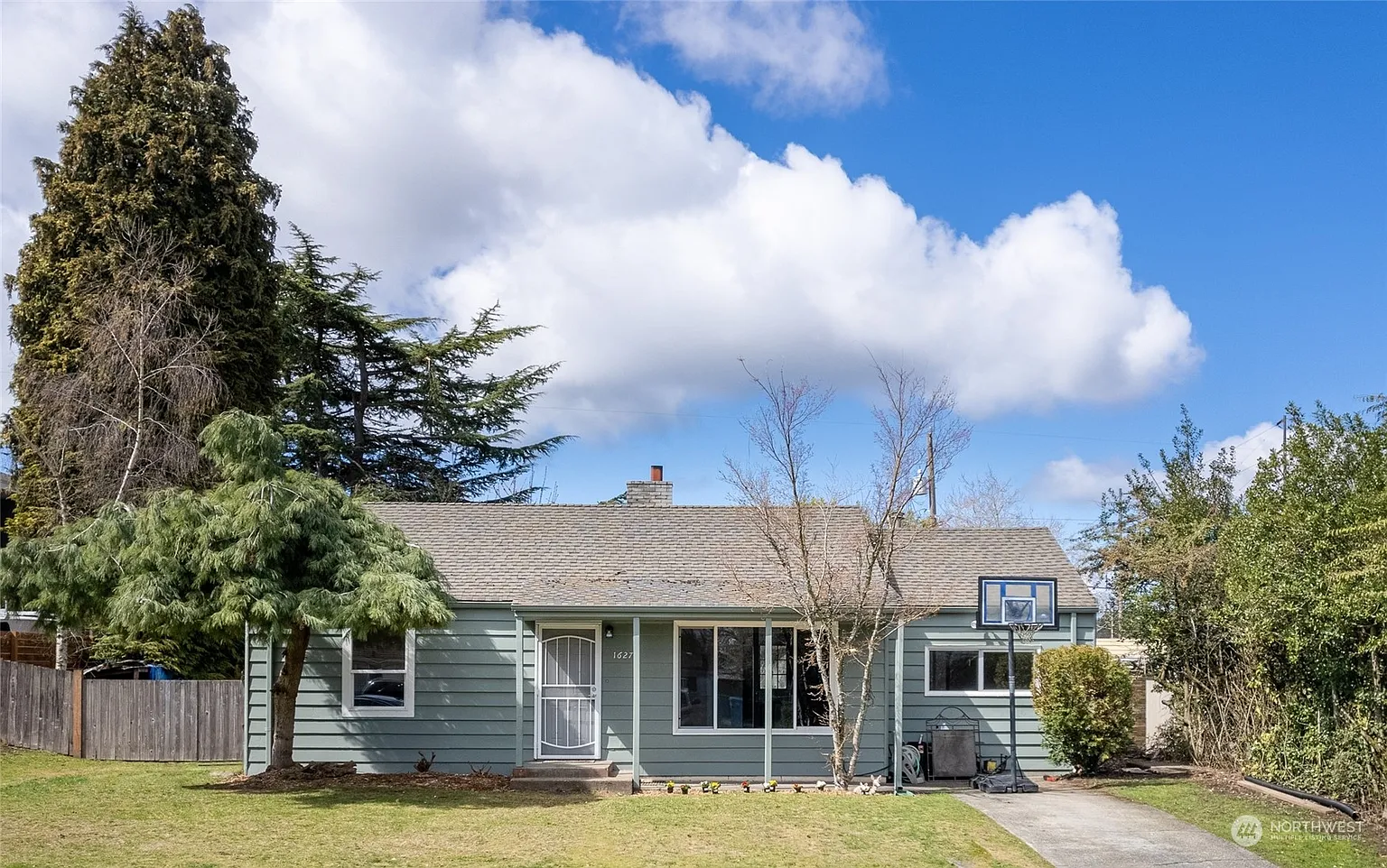 16275 6th Avenue NE photo 1