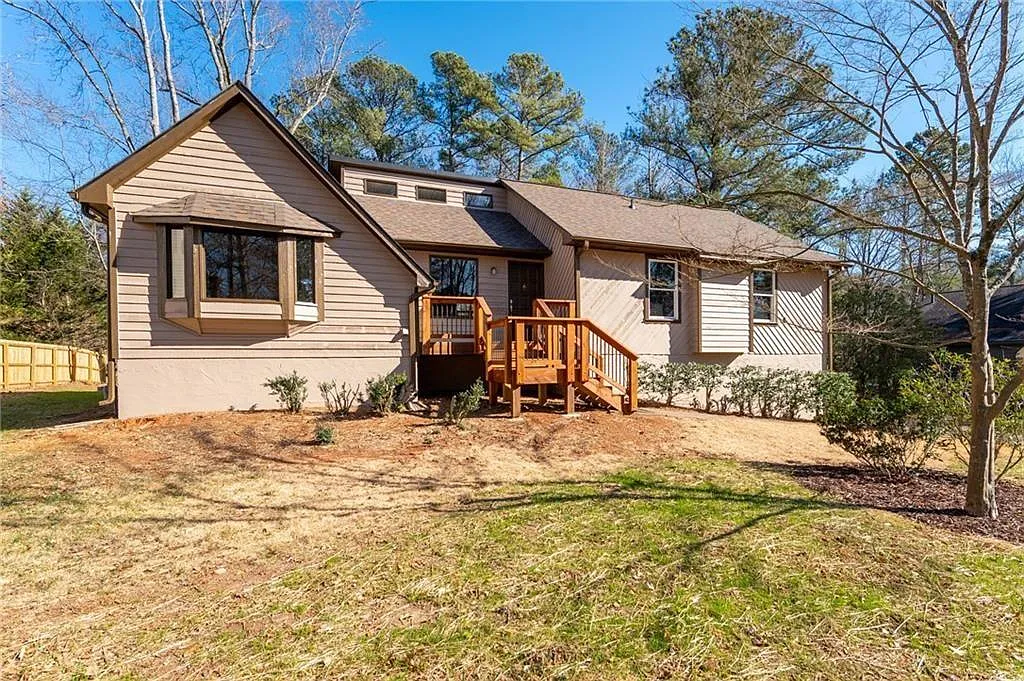 3 bed, 2.0 bath, $2,950 — Photo 2