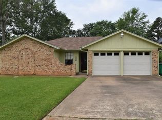 105 Buttermilk Dr, Palestine, TX 75803