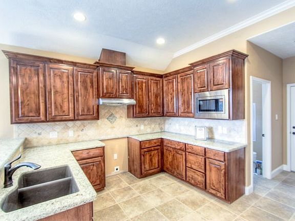 5th image of 3913 Incourt Ln