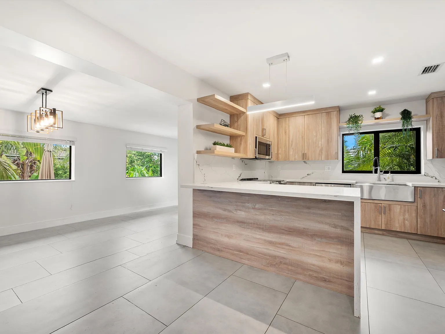 2 bed, 1636 sqft, $4,350 — Photo 3