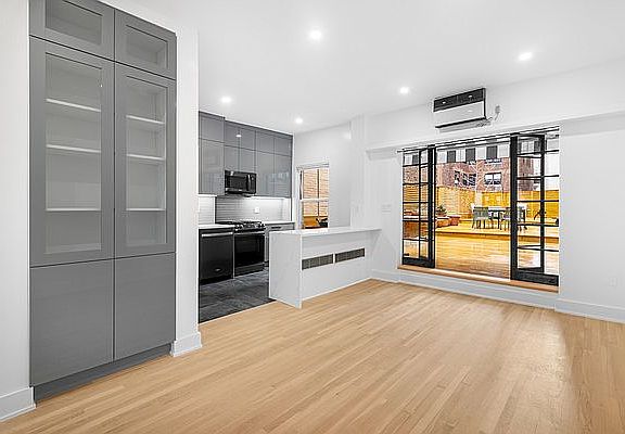 2nd image of 240 E 80th St #240