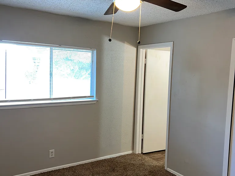 7006 Glen Grv — Photo 10