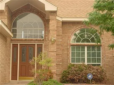 1716 Savannah Dr NE — Photo 2