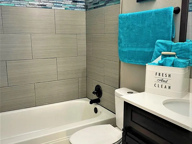 302 Allen St #13 — Photo 6