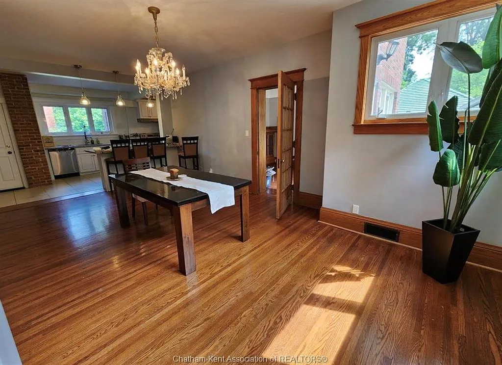 3 bed, $2,300 — Photo 4
