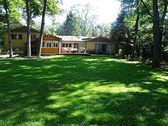 3rd image of 61 Cumberland Dr
