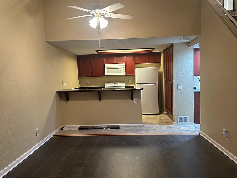 508 N Imperial Ave #F — Photo 3